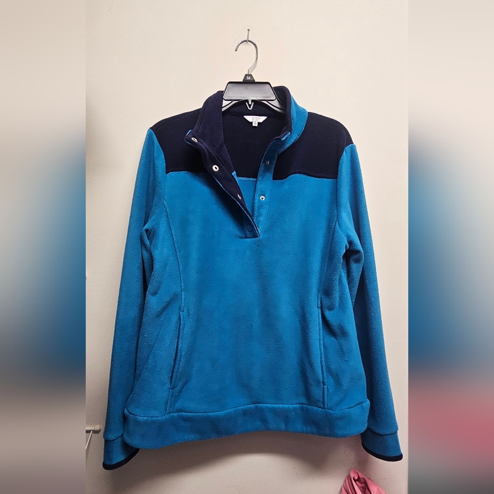 Crown & I've pullover Medium